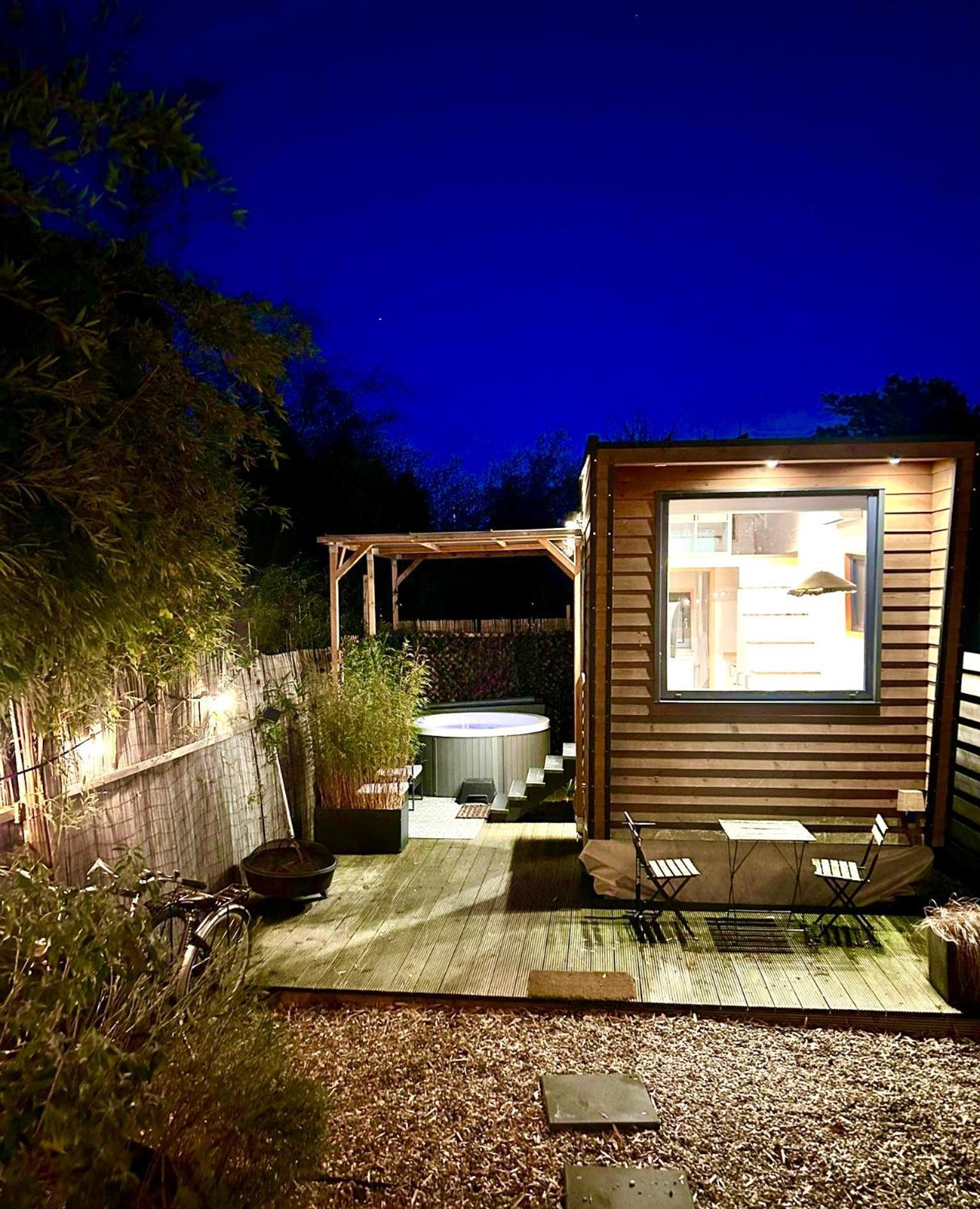 Tiny House With Garden And Jacuzzi Near Amsterdam Villa Vijfhuizen Bagian luar foto