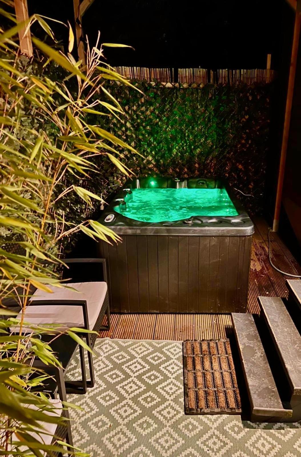 Tiny House With Garden And Jacuzzi Near Amsterdam Villa Vijfhuizen Bagian luar foto