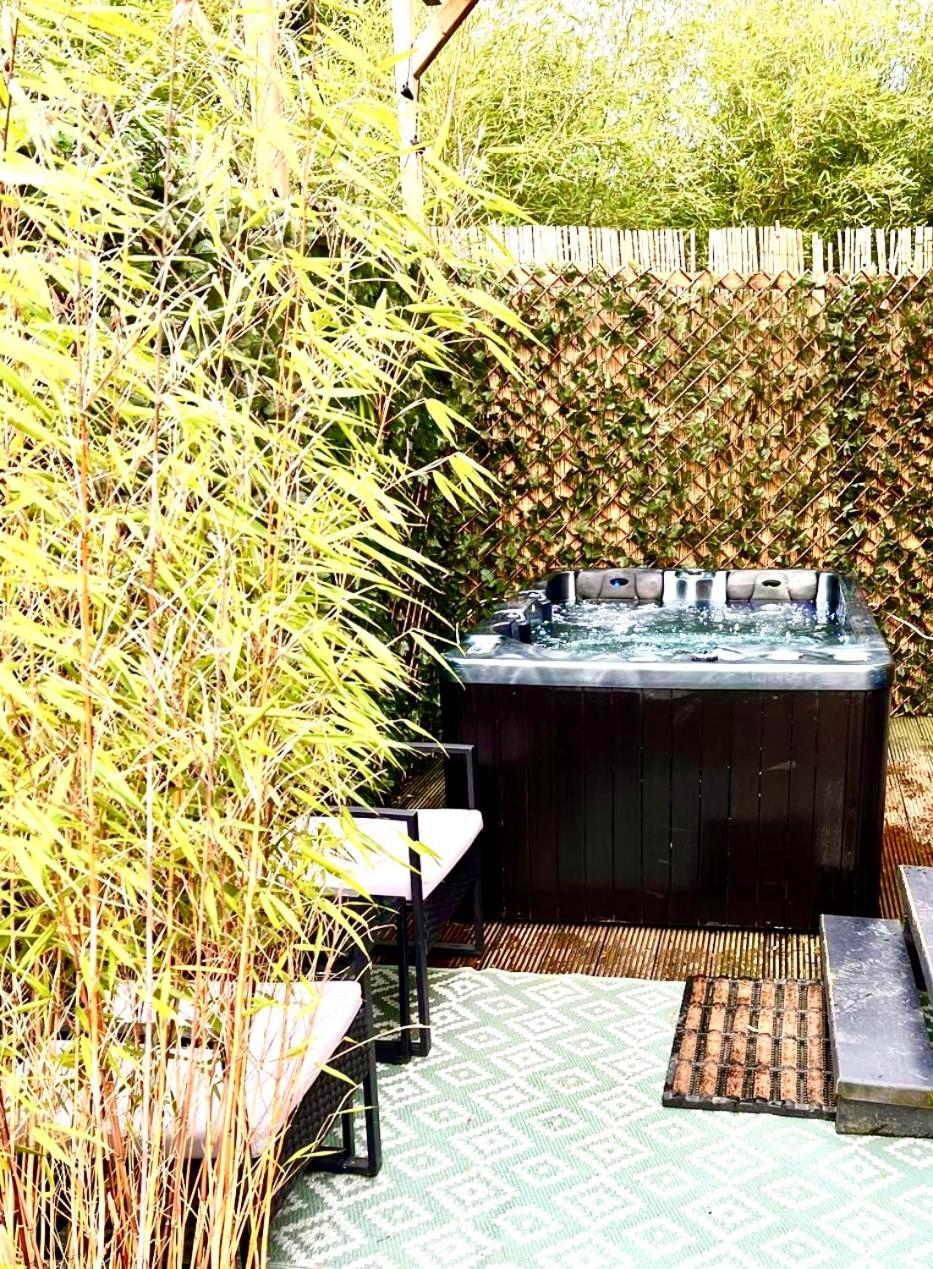 Tiny House With Garden And Jacuzzi Near Amsterdam Villa Vijfhuizen Bagian luar foto
