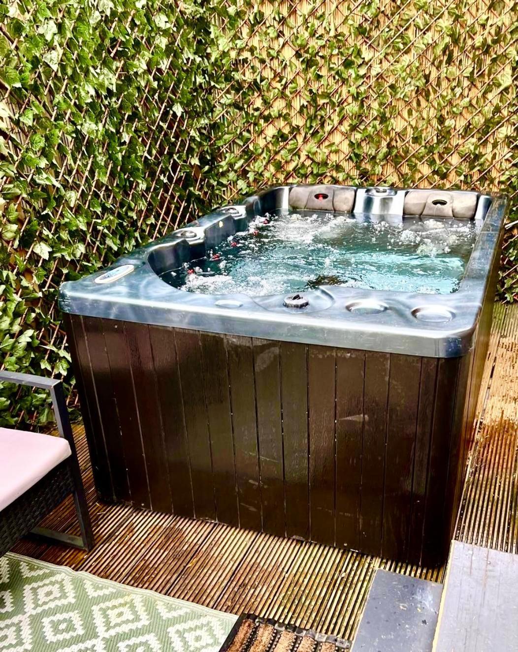 Tiny House With Garden And Jacuzzi Near Amsterdam Villa Vijfhuizen Bagian luar foto
